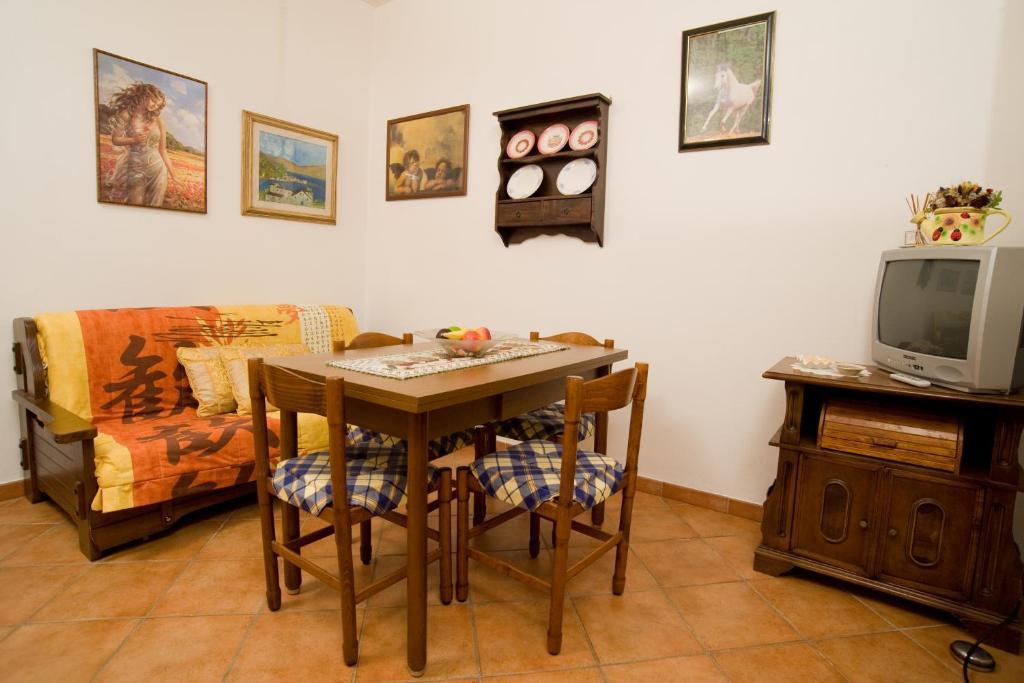 Podere Il Fattoioフィリーネ・ヴァルダルノ 部屋 写真