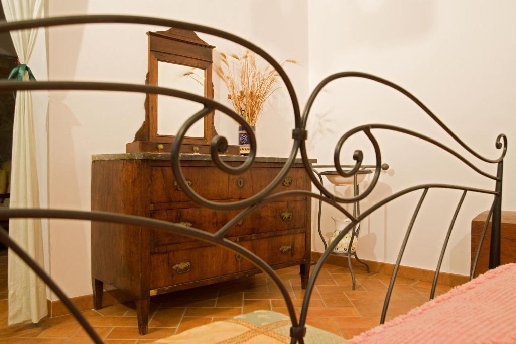 Podere Il Fattoioフィリーネ・ヴァルダルノ 部屋 写真
